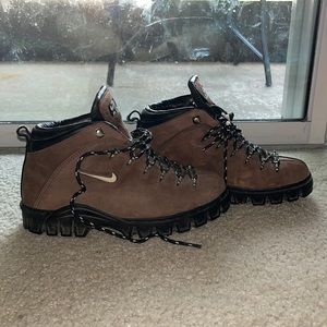 Vintage Nike Air Regains ACG Trail Hiking Boots Women’s 7.5